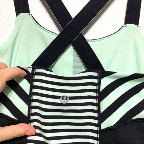 Lululemon Work It Out Tank Top sz 4 Scoop Neck Shelf Bra Black & Mint Athletic - Picture 2 of 5